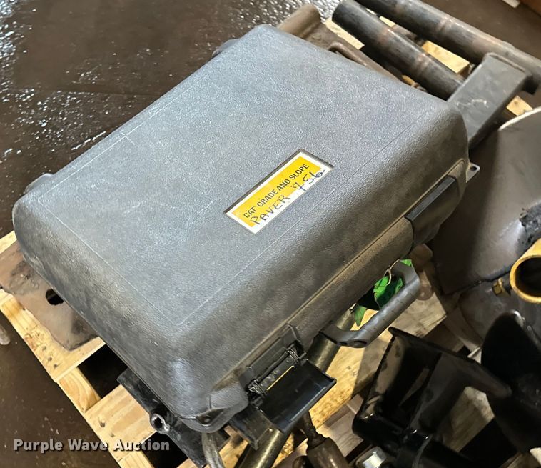 image for item FK1579 2014 Caterpillar AP1000E paver