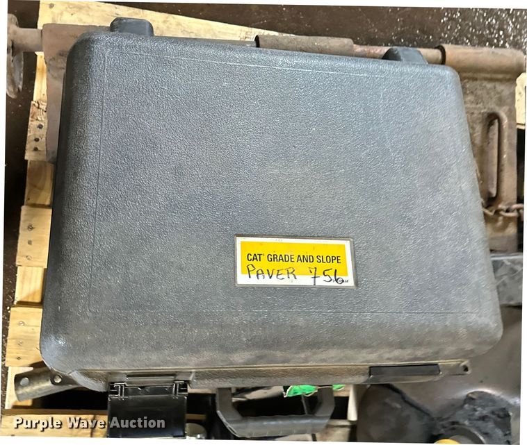 image for item FK1579 2014 Caterpillar AP1000E paver