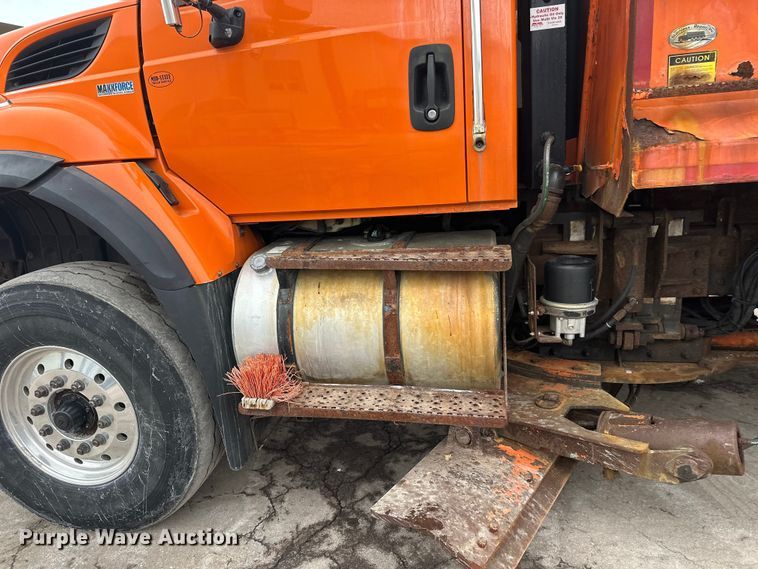 image for item FK1580 2012 International SF637 dump truck