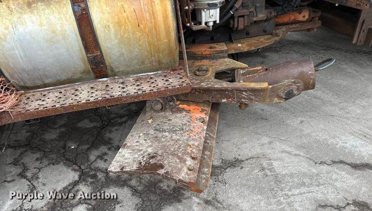 image for item FK1580 2012 International SF637 dump truck