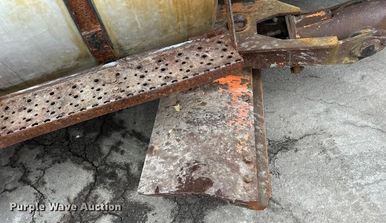 image for item FK1580 2012 International SF637 dump truck