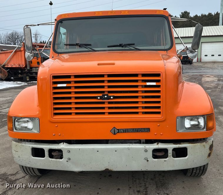 image for item FK1581 2002 International 4700 Low Profile Crew Cab flatbed truck