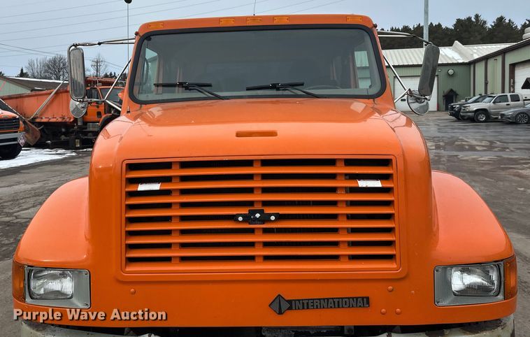 image for item FK1581 2002 International 4700 Low Profile Crew Cab flatbed truck