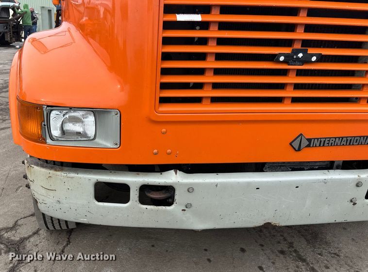 image for item FK1581 2002 International 4700 Low Profile Crew Cab flatbed truck