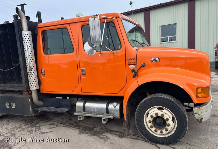 image for item FK1581 2002 International 4700 Low Profile Crew Cab flatbed truck