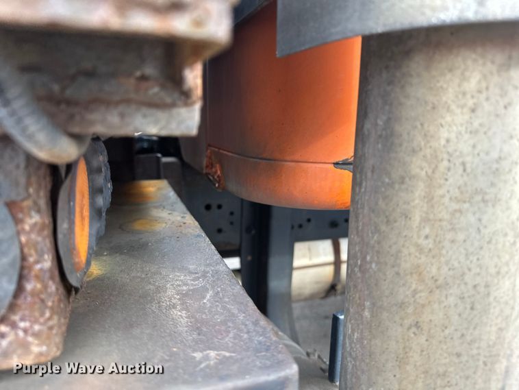 image for item FK1581 2002 International 4700 Low Profile Crew Cab flatbed truck