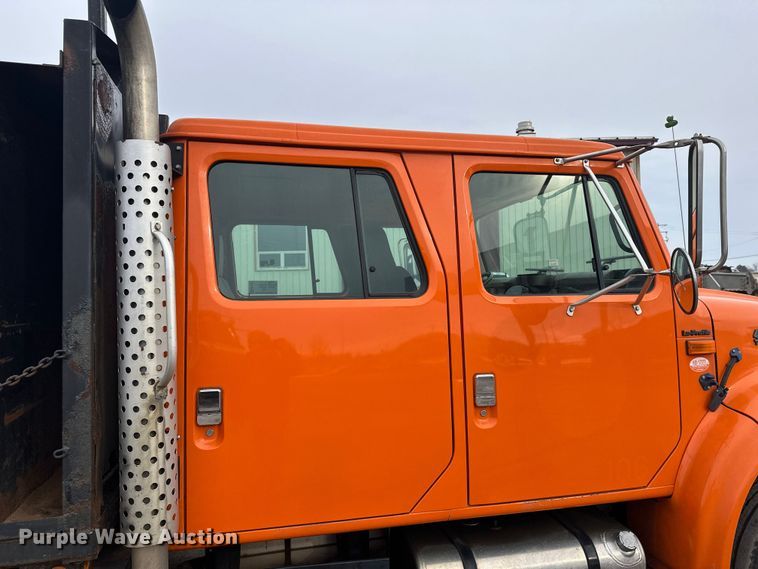 image for item FK1581 2002 International 4700 Low Profile Crew Cab flatbed truck