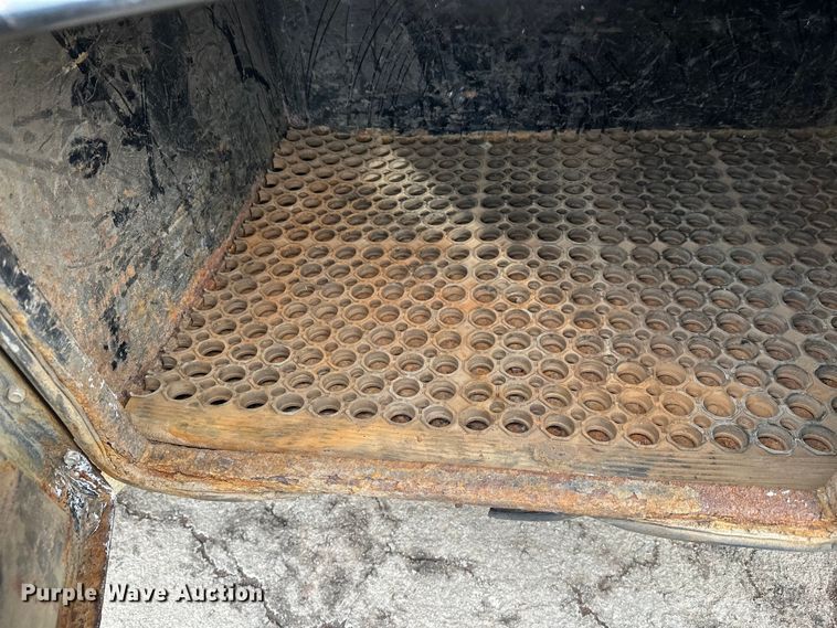 image for item FK1581 2002 International 4700 Low Profile Crew Cab flatbed truck