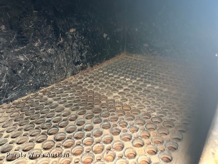 image for item FK1581 2002 International 4700 Low Profile Crew Cab flatbed truck