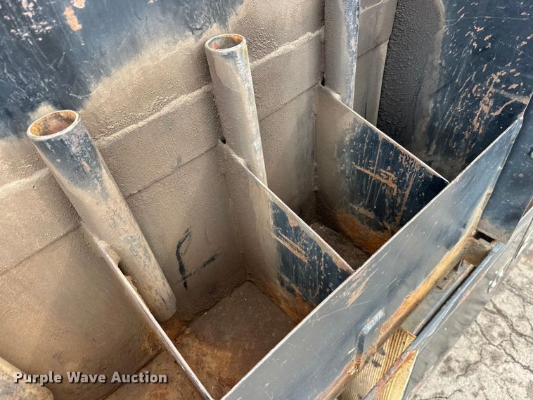 image for item FK1581 2002 International 4700 Low Profile Crew Cab flatbed truck