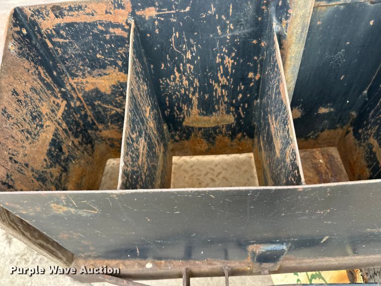 image for item FK1581 2002 International 4700 Low Profile Crew Cab flatbed truck