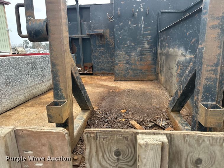 image for item FK1581 2002 International 4700 Low Profile Crew Cab flatbed truck