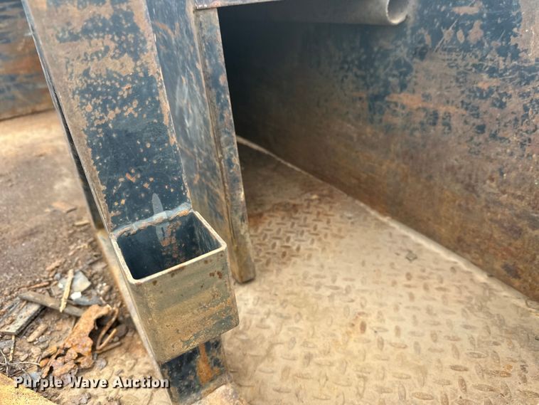 image for item FK1581 2002 International 4700 Low Profile Crew Cab flatbed truck