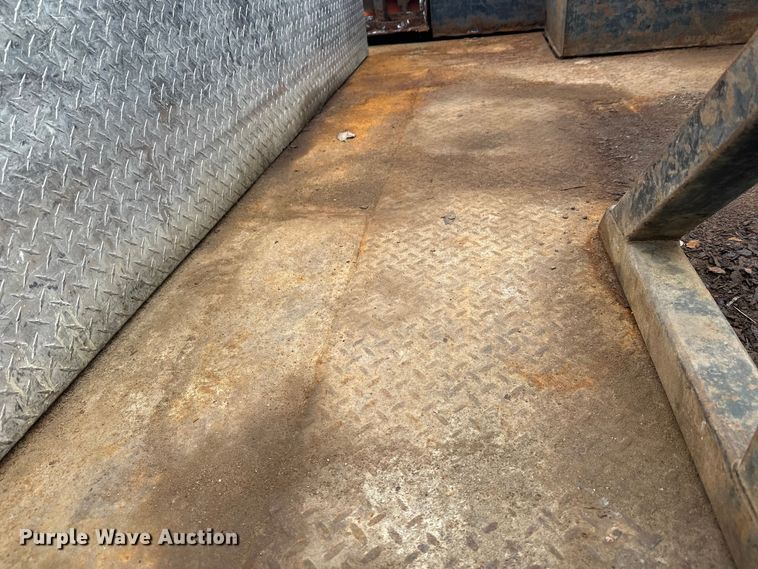 image for item FK1581 2002 International 4700 Low Profile Crew Cab flatbed truck