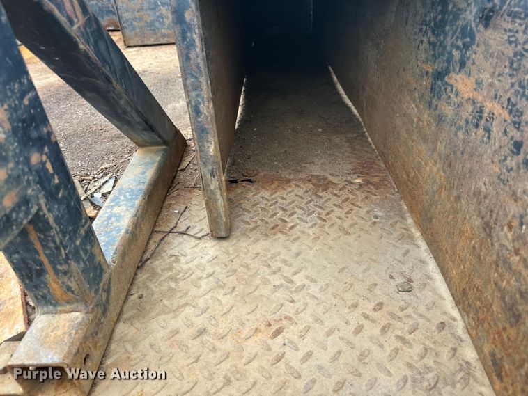 image for item FK1581 2002 International 4700 Low Profile Crew Cab flatbed truck