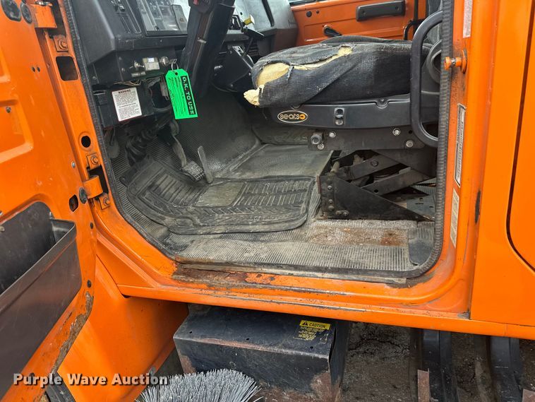 image for item FK1581 2002 International 4700 Low Profile Crew Cab flatbed truck