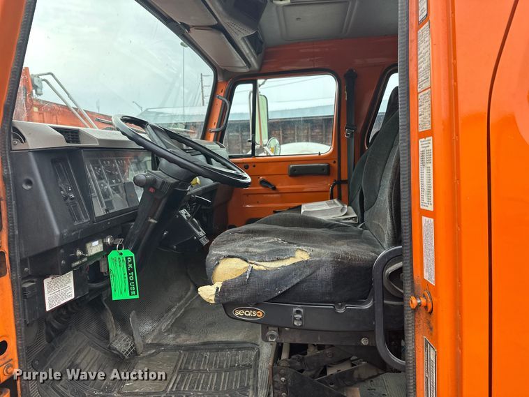 image for item FK1581 2002 International 4700 Low Profile Crew Cab flatbed truck