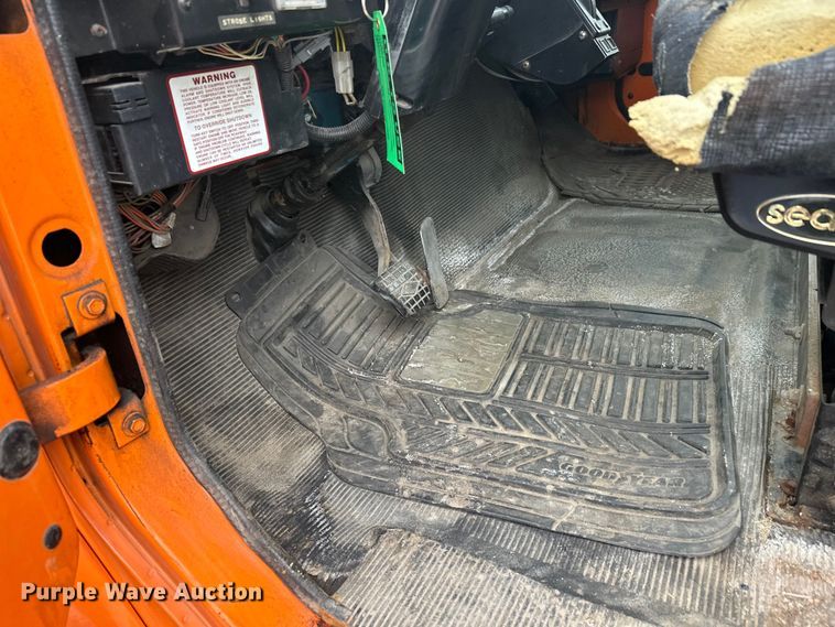 image for item FK1581 2002 International 4700 Low Profile Crew Cab flatbed truck