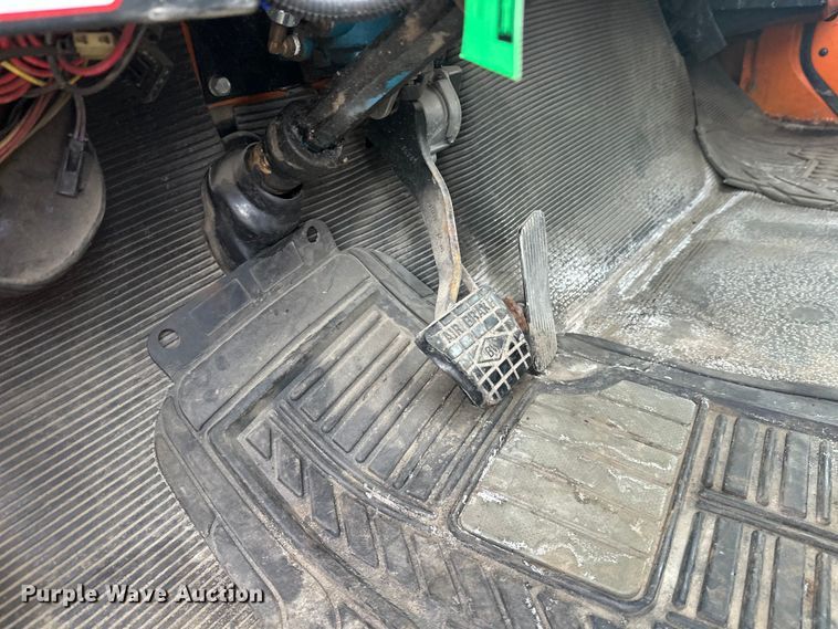 image for item FK1581 2002 International 4700 Low Profile Crew Cab flatbed truck