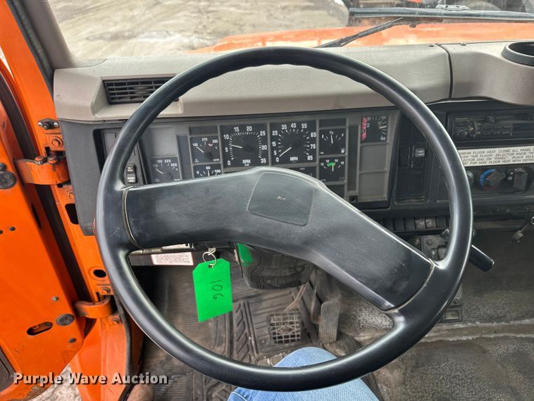 image for item FK1581 2002 International 4700 Low Profile Crew Cab flatbed truck