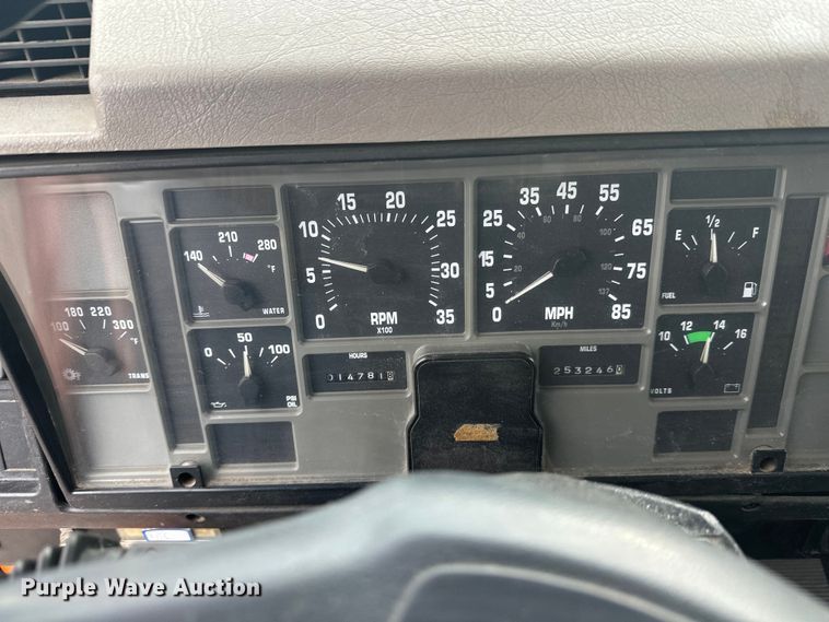 image for item FK1581 2002 International 4700 Low Profile Crew Cab flatbed truck