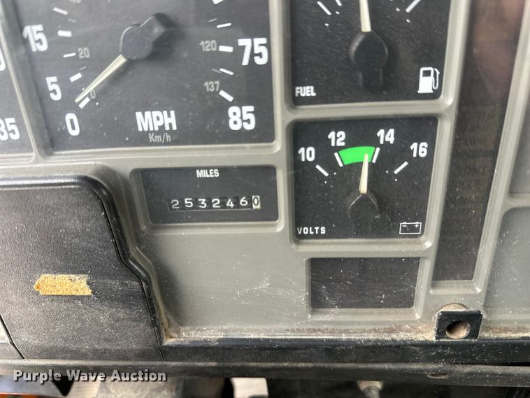 image for item FK1581 2002 International 4700 Low Profile Crew Cab flatbed truck