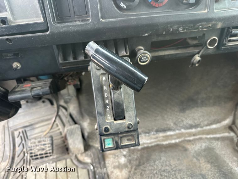 image for item FK1581 2002 International 4700 Low Profile Crew Cab flatbed truck