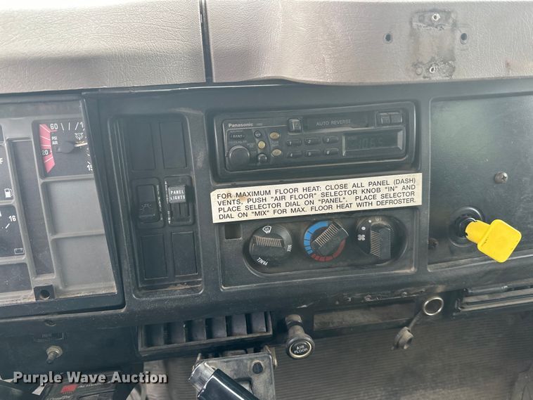 image for item FK1581 2002 International 4700 Low Profile Crew Cab flatbed truck