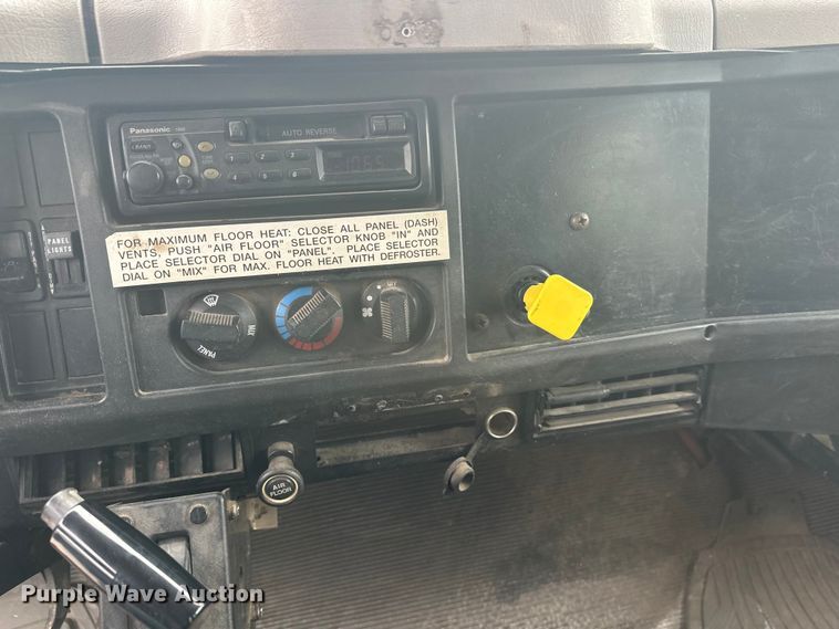 image for item FK1581 2002 International 4700 Low Profile Crew Cab flatbed truck