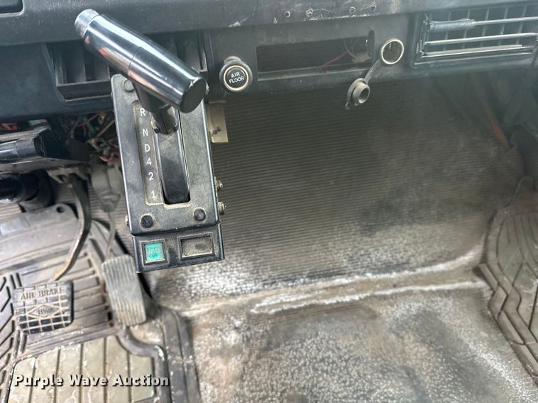 image for item FK1581 2002 International 4700 Low Profile Crew Cab flatbed truck