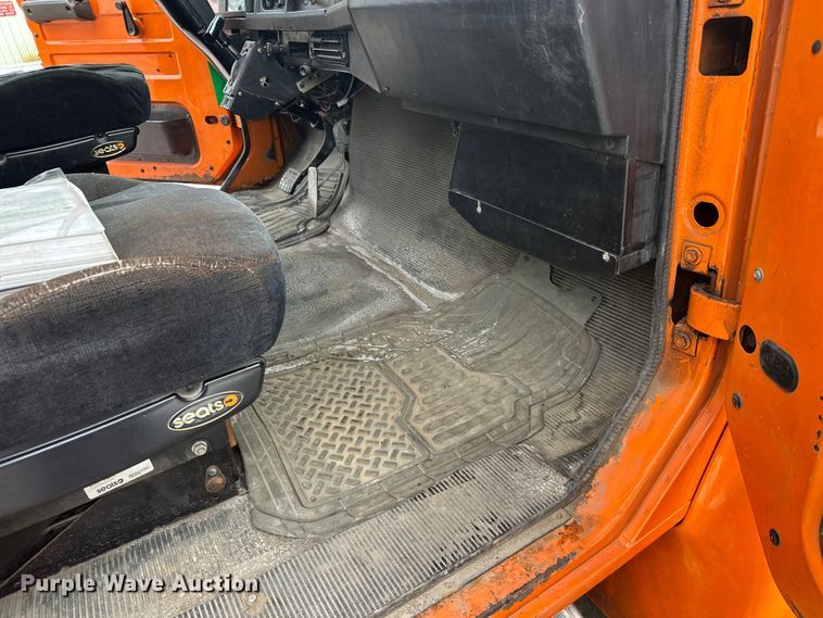 image for item FK1581 2002 International 4700 Low Profile Crew Cab flatbed truck