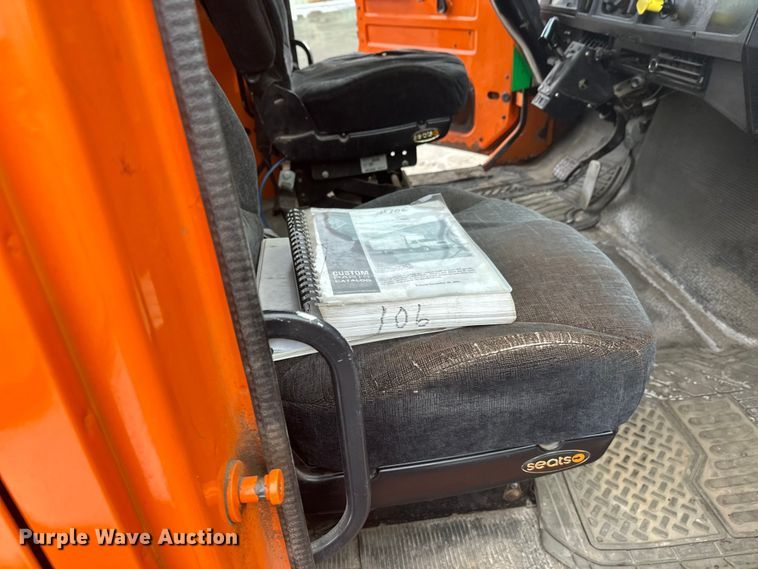 image for item FK1581 2002 International 4700 Low Profile Crew Cab flatbed truck