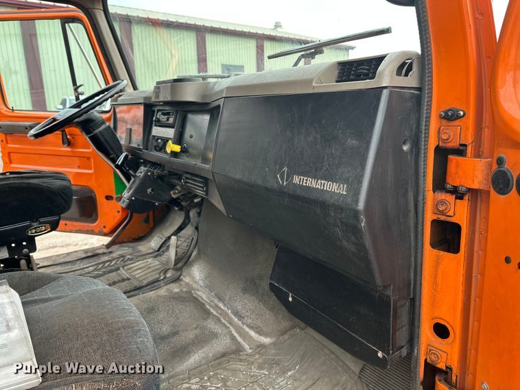 image for item FK1581 2002 International 4700 Low Profile Crew Cab flatbed truck