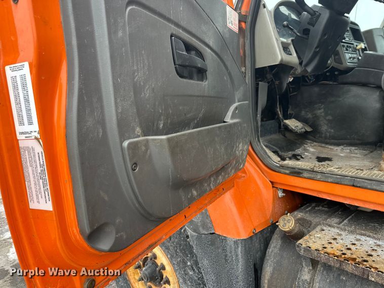 image for item FK1582 2008 International 7600 dump truck