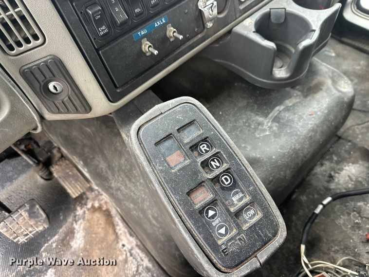 image for item FK1582 2008 International 7600 dump truck