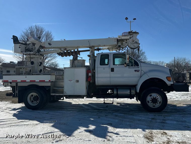 image for item FK1672 2007 Ford F750 digger derrick truck