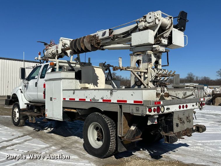 image for item FK1672 2007 Ford F750 digger derrick truck