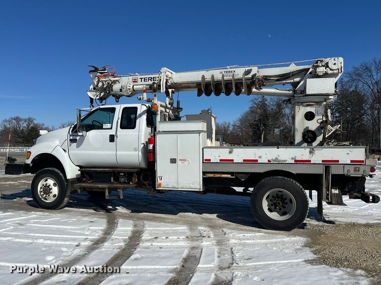 image for item FK1672 2007 Ford F750 digger derrick truck