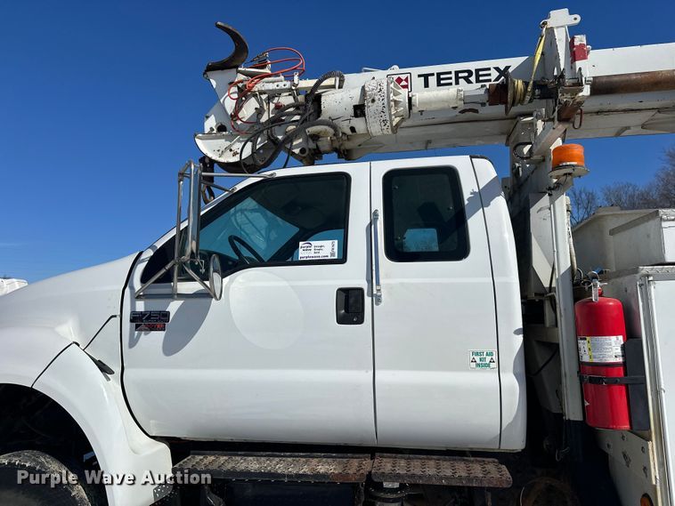 image for item FK1672 2007 Ford F750 digger derrick truck