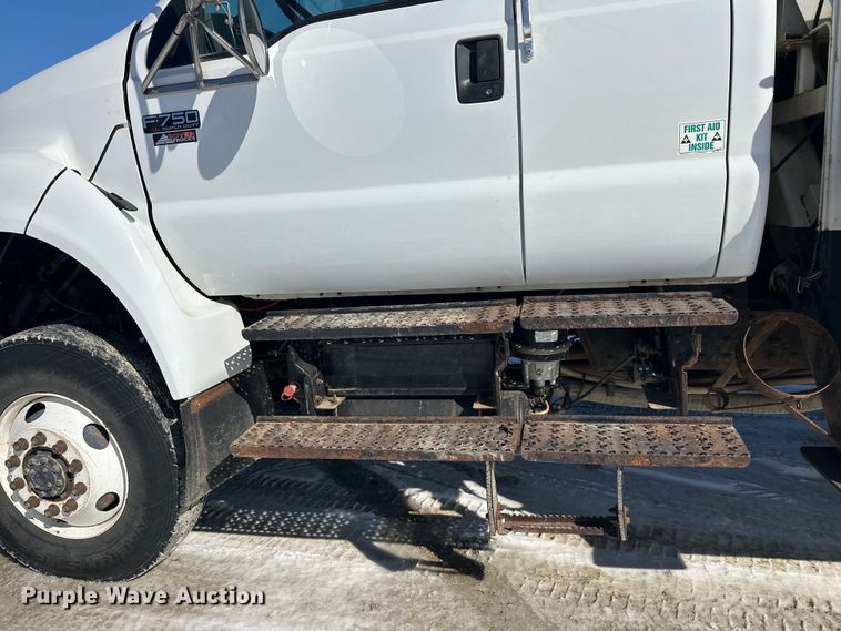 image for item FK1672 2007 Ford F750 digger derrick truck