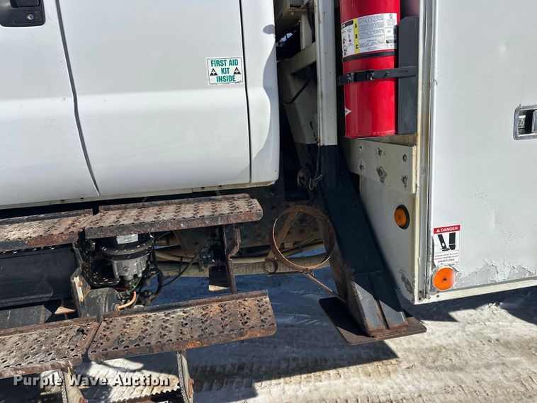 image for item FK1672 2007 Ford F750 digger derrick truck