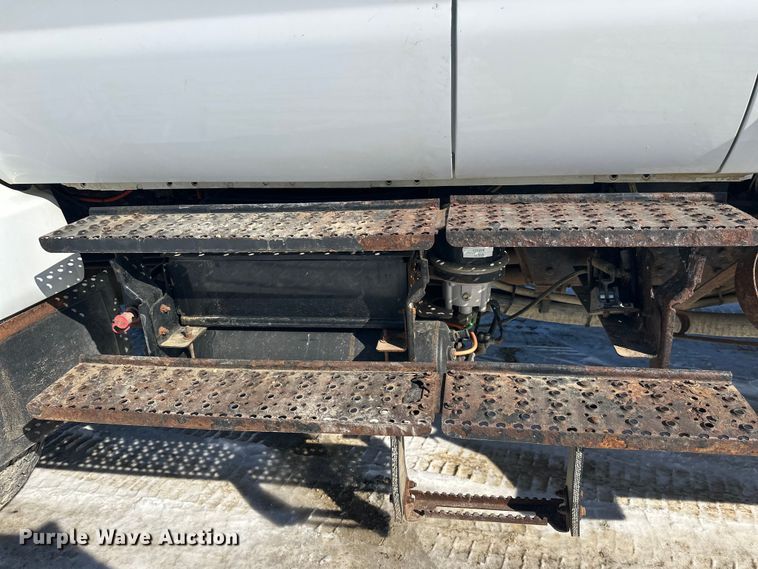 image for item FK1672 2007 Ford F750 digger derrick truck