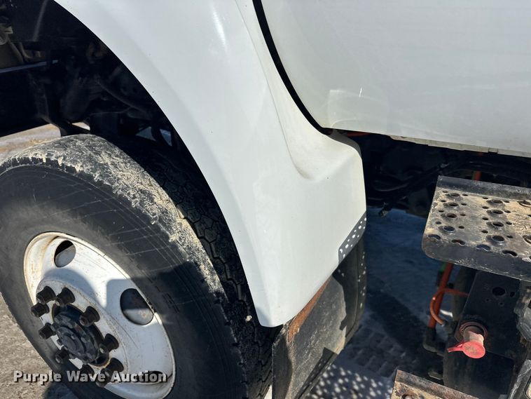 image for item FK1672 2007 Ford F750 digger derrick truck