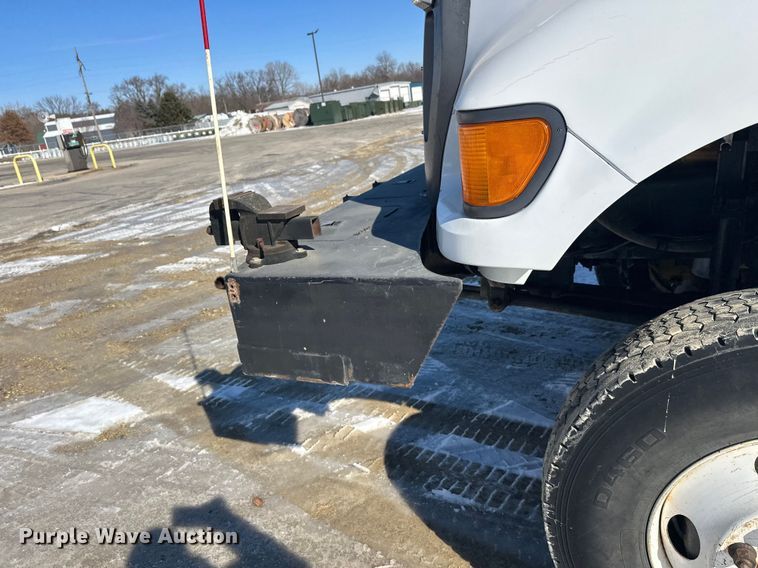 image for item FK1672 2007 Ford F750 digger derrick truck