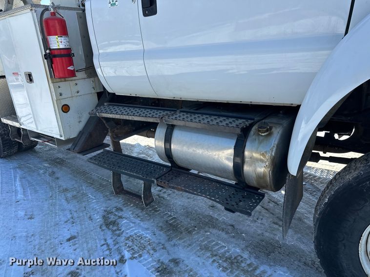 image for item FK1672 2007 Ford F750 digger derrick truck