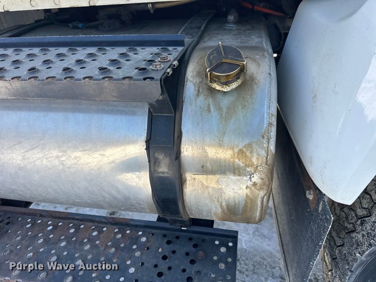 image for item FK1672 2007 Ford F750 digger derrick truck