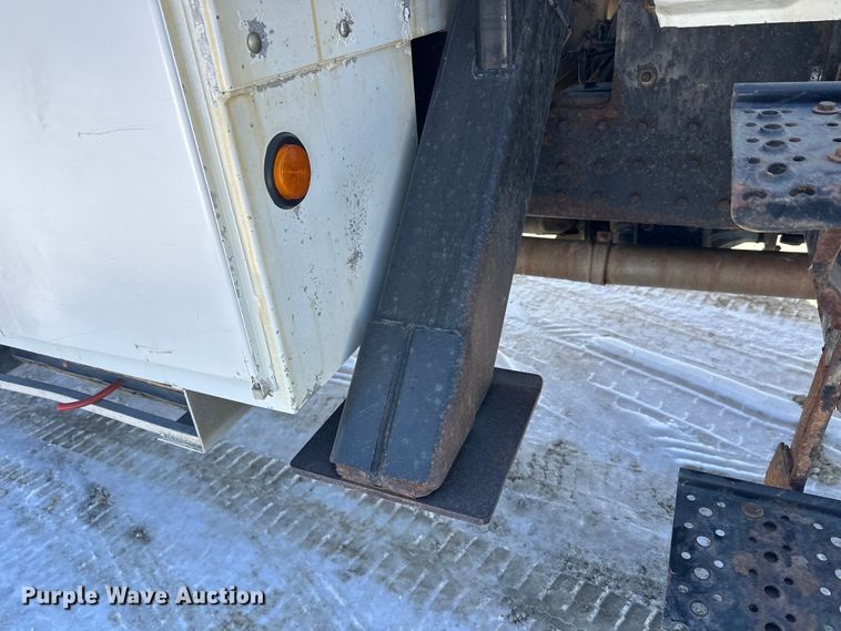 image for item FK1672 2007 Ford F750 digger derrick truck