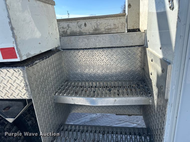 image for item FK1672 2007 Ford F750 digger derrick truck