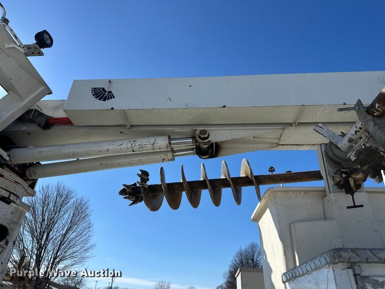 image for item FK1672 2007 Ford F750 digger derrick truck