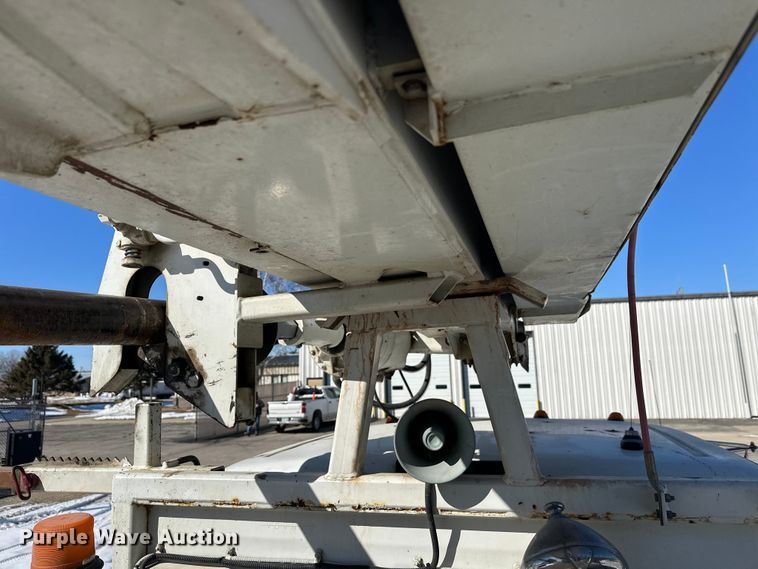 image for item FK1672 2007 Ford F750 digger derrick truck